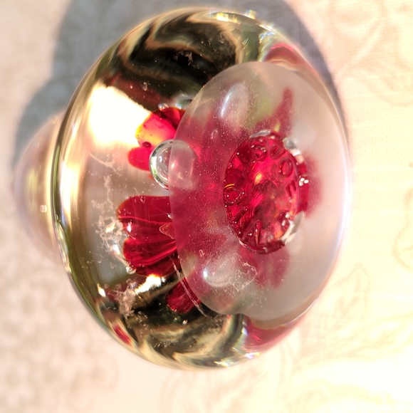 Vintage Joe St Clair Glass Bell Paperweight Red Flowers - Picture 5 of 5